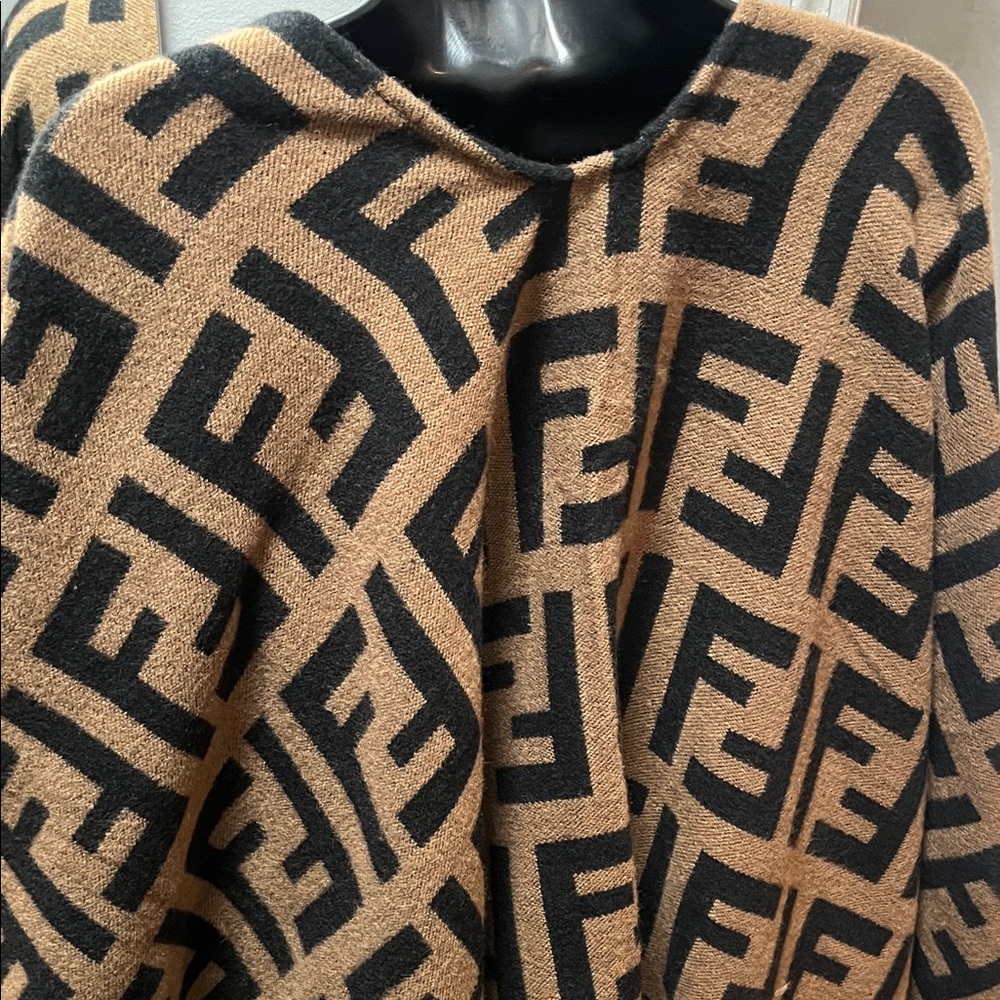 Fendi Women's Tan and Black Cape - Picture 6 of 6